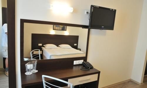 Отель Hotel Burgas Free University Бургас-15