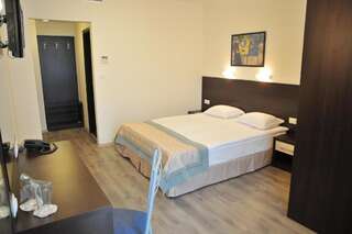 Отель Hotel Burgas Free University Бургас Двухместный номер с 1 кроватью или 2 отдельными кроватями-14